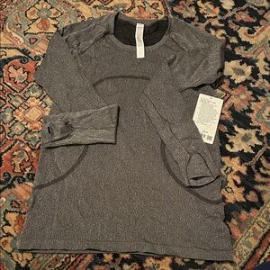 Lululemon Swiftly Tech Long Sleeve 2.0 size 10